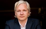 Assange goza parcialmente de internet.