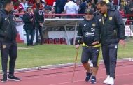 Maradona presente serio problemas con su rodilla.