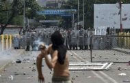 Los disturbios continúan en la frontera entre Venezuela y Colombia.