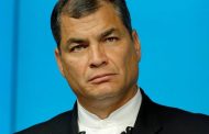 Rafael correa comete falta ortográfica y es fuertemente criticado.