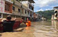 Pescadores aprovechan la crecida de los ríos en Manabí