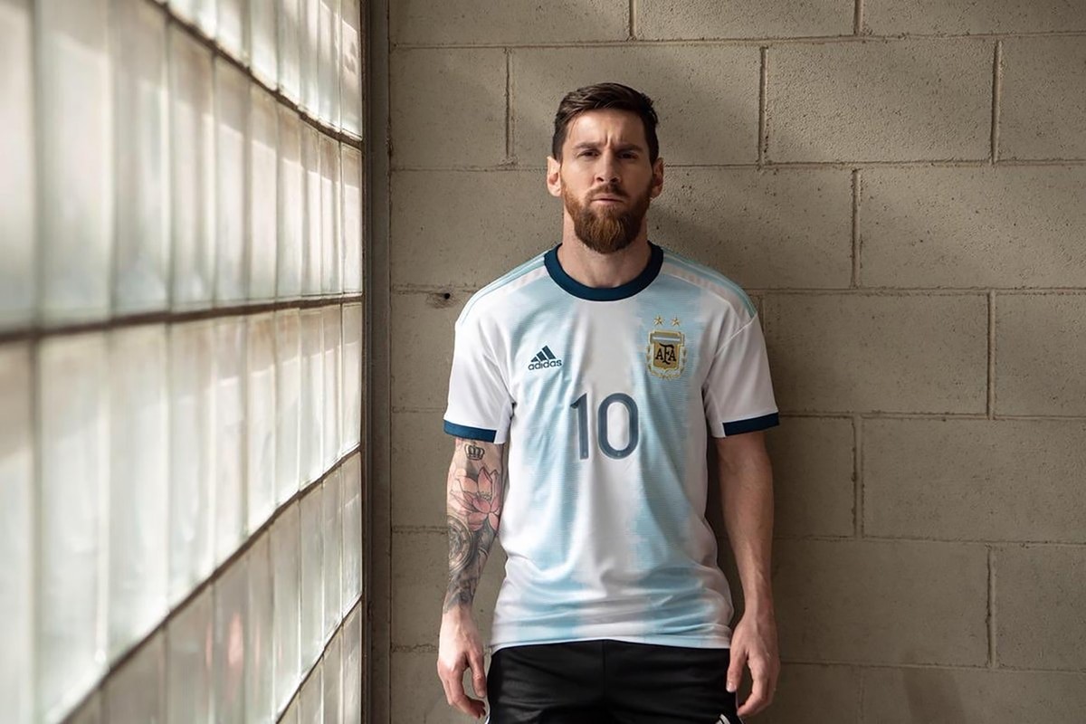 Argentina presenta su nueva camiseta para encarar Copa América.