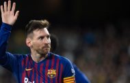 El estadio del Betis se rindió ante los pies de Lionel Messi.