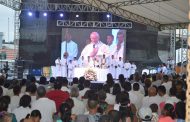 Cientos de personas recuerdan a las victimas del 16 de abril del 2016.