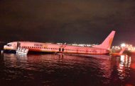 Avión de la Aerolínea Miami Air International terminó en un río en la Florida
