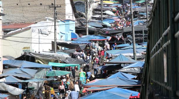 Robos e informalidad afectan a los mercados de Quito